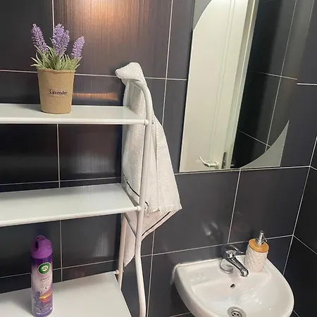 Charming Modern Near Center Free Parking & Fully Equipped Apartment *