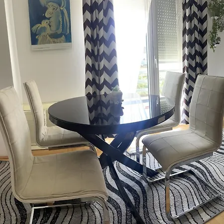 Charming Modern Near Center Free Parking & Fully Equipped Apartament
