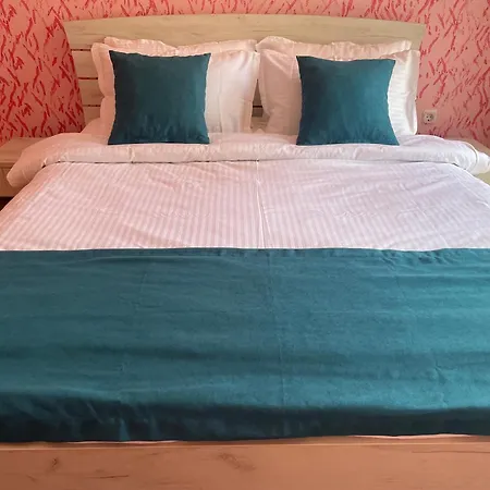 Charming Modern Near Center Free Parking & Fully Equipped Apartment *