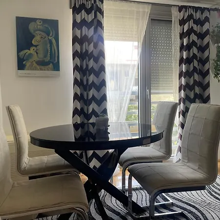 Charming Modern Near Center Free Parking & Fully Equipped Apartment *