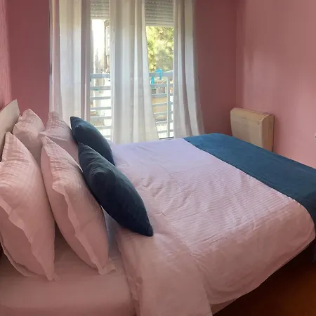 Charming Modern Near Center Free Parking & Fully Equipped Apartment *