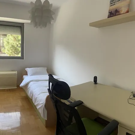 Charming Modern Near Center Free Parking & Fully Equipped Apartment *